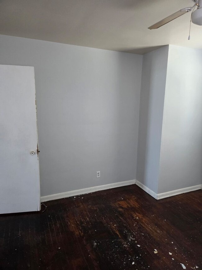 Building Photo - Large 4-Bedroom Single Family Home, Quiet Neighborhood. Available January 1st!