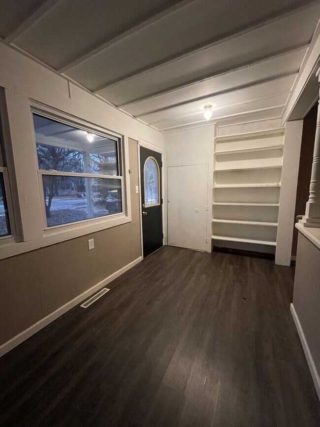Foto del edificio - Recently Remodeled 3 bedroom 2 full bathro...