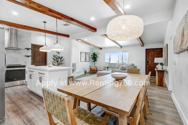 Foto del edificio - 3 Bed 3 Bath Home w/ Movie Theatre!