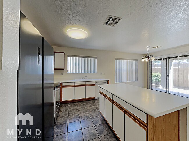 Building Photo - 1565 S Halsted Dr
