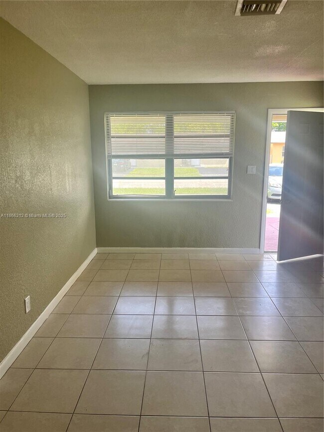 Foto del edificio - 5620 NW 14th St