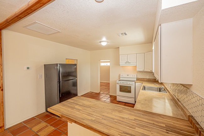 Building Photo - 33 E 400 S