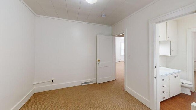 Foto del edificio - 213 N Washington St