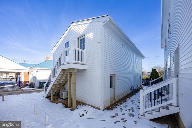 Foto del edificio - 453 E Franklin St