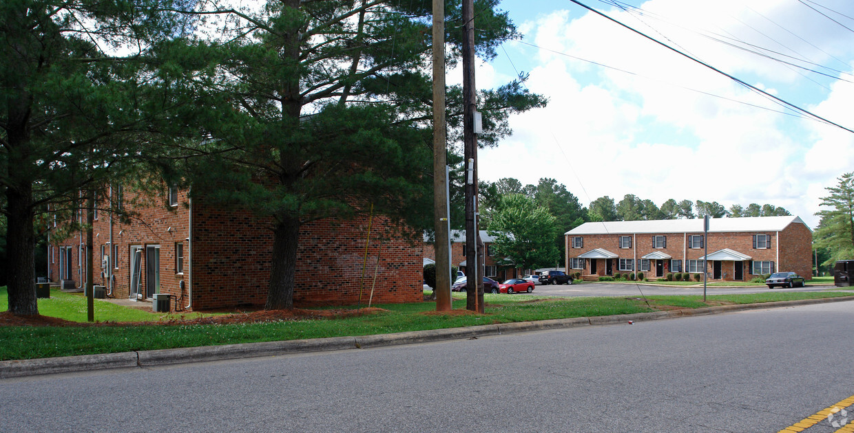 Building Photo - Colonial Arms Apartments