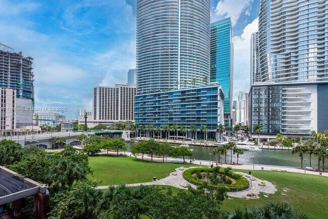 Foto del edificio - 475 Brickell Ave