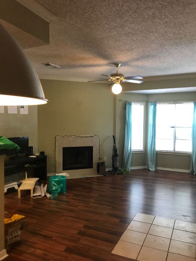 Foto del edificio - UT PRE LEASE: Huge 2/2 Lenox Condo Unit w/...