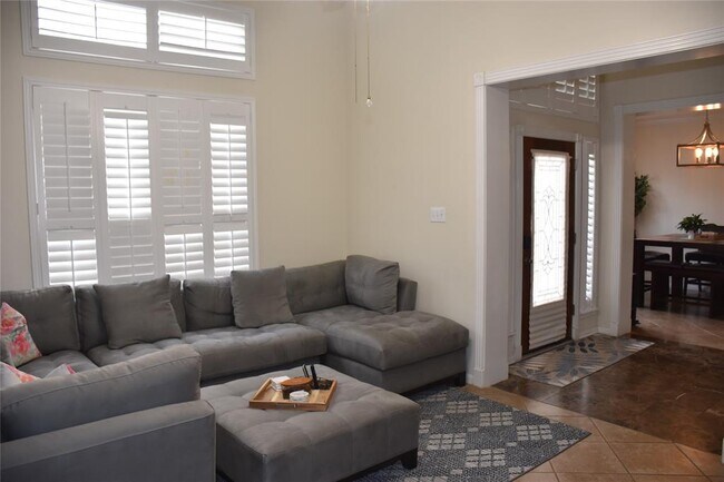 Foto del edificio - 14420 Walters Rd