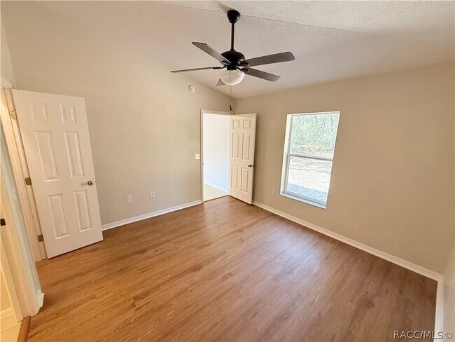 Foto del edificio - 9612 N Jackson Way