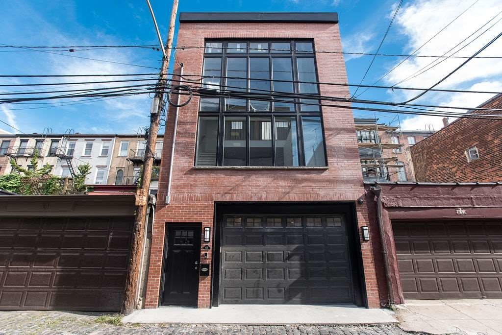 Primary Photo - 613 Court St