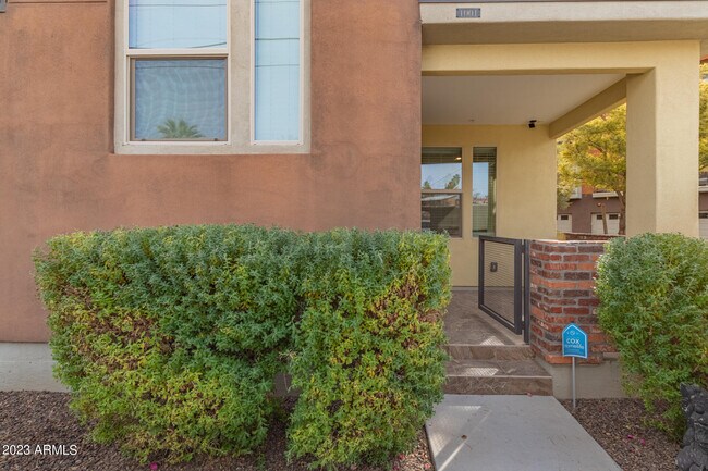 Building Photo - 4816 N Woodmere Fairway