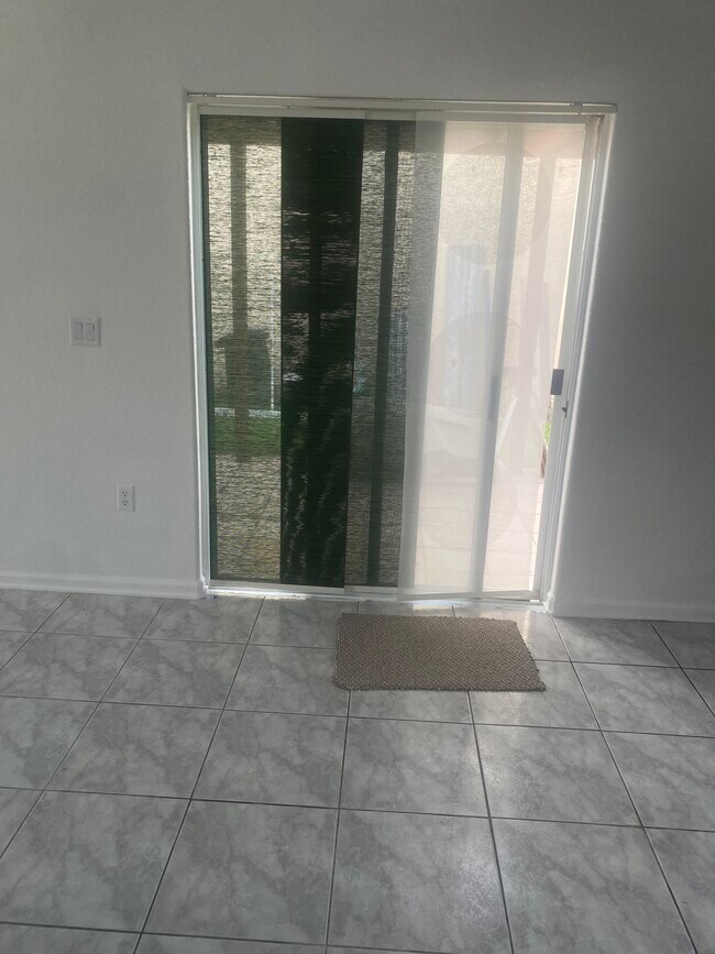 Foto del edificio - 9958 NW 18th St