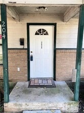 Building Photo - 204 Hall St