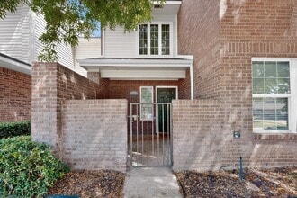 Building Photo - 829 Summercreek Dr