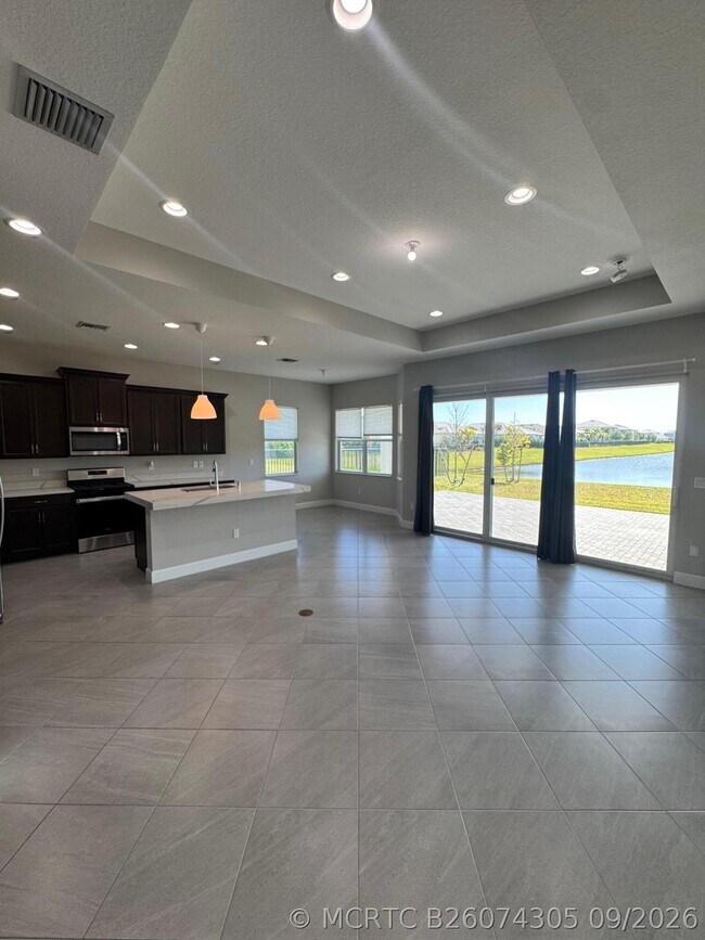 Foto del edificio - 5585 Macoon Wy