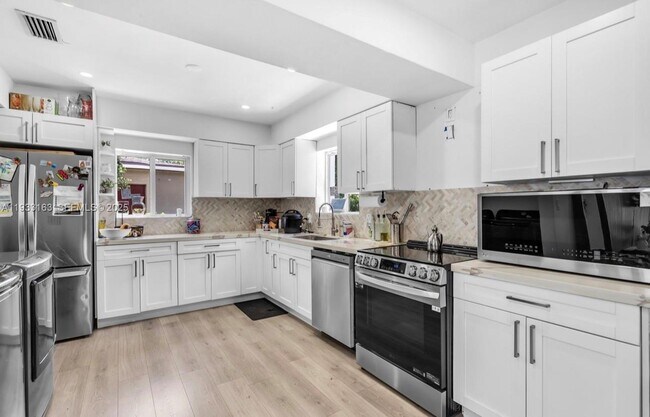 Foto del edificio - 1735 NE 147th St