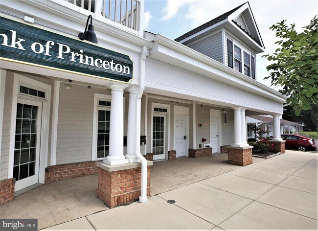 Foto del edificio - 11 Cranbury Rd