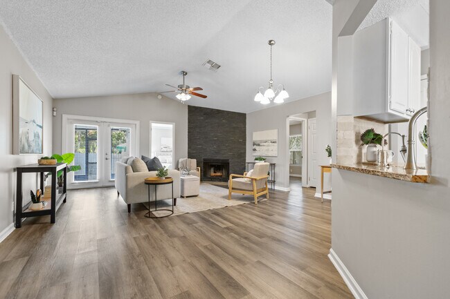 Foto del edificio - 1831 Wildwood Creek Ln