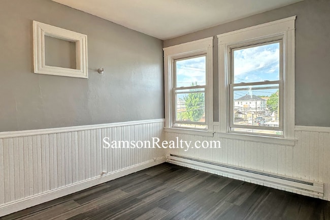 Building Photo - 979 Mineral Spring Ave