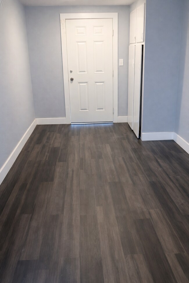 Building Photo - Barbara St