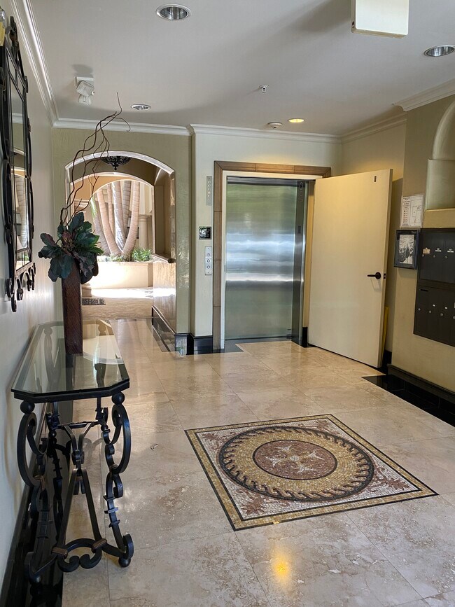 Foto del edificio - 10618 Woodbridge St