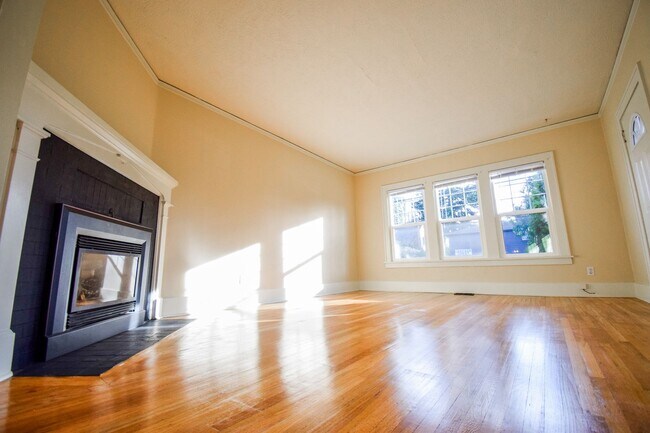 Building Photo - CLA2613-2615