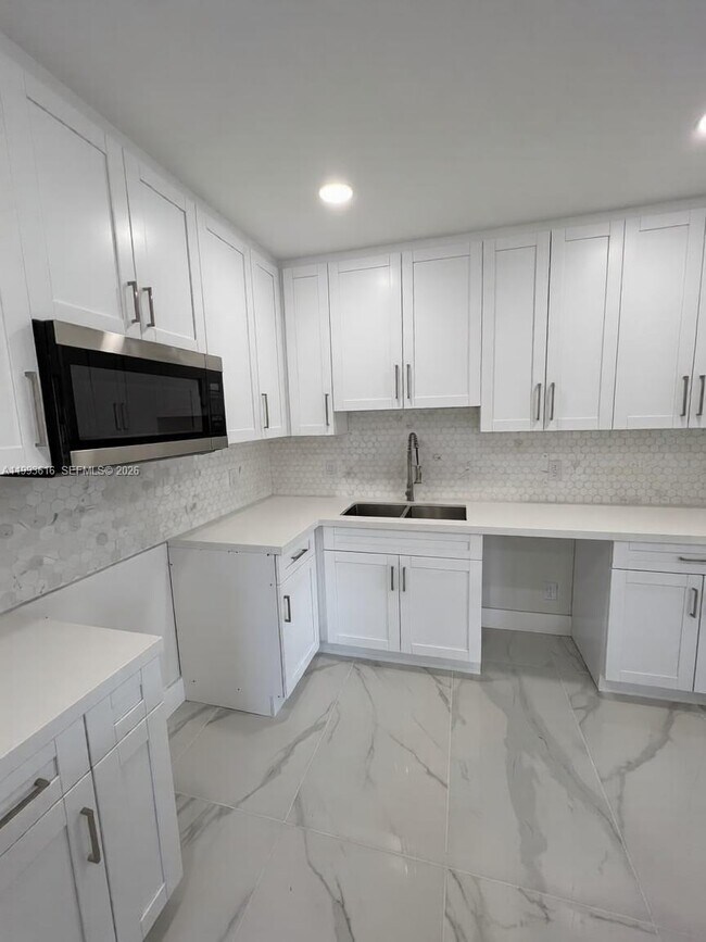 Foto del edificio - 31 SW 67th Ct