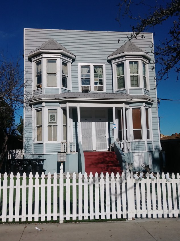 Victorian Front Yard View - 335 N Union Ave