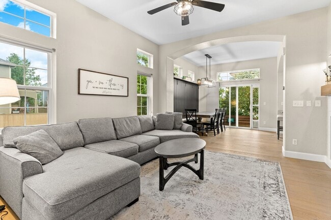 Building Photo - Spacious 5-Bedroom Home with Modern Upgrad...