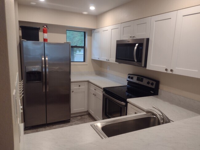 Foto del edificio - 8775 W Cornell Ave
