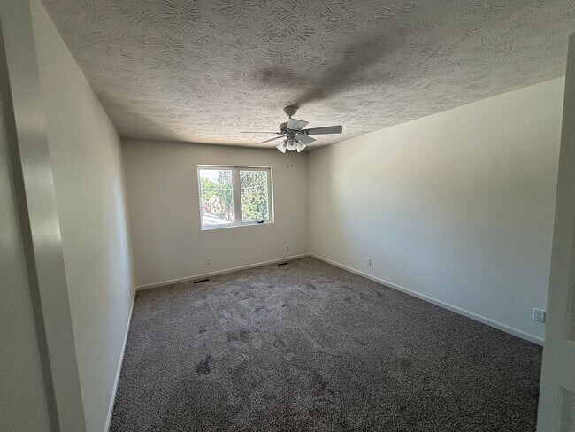 Foto del edificio - Available now! Brand New 3 Bedroom 2 Bath Home with Bonus Room on 9th Avenue!