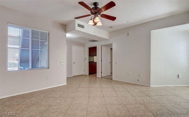 Foto del edificio - 6868 Sky Pointe Dr