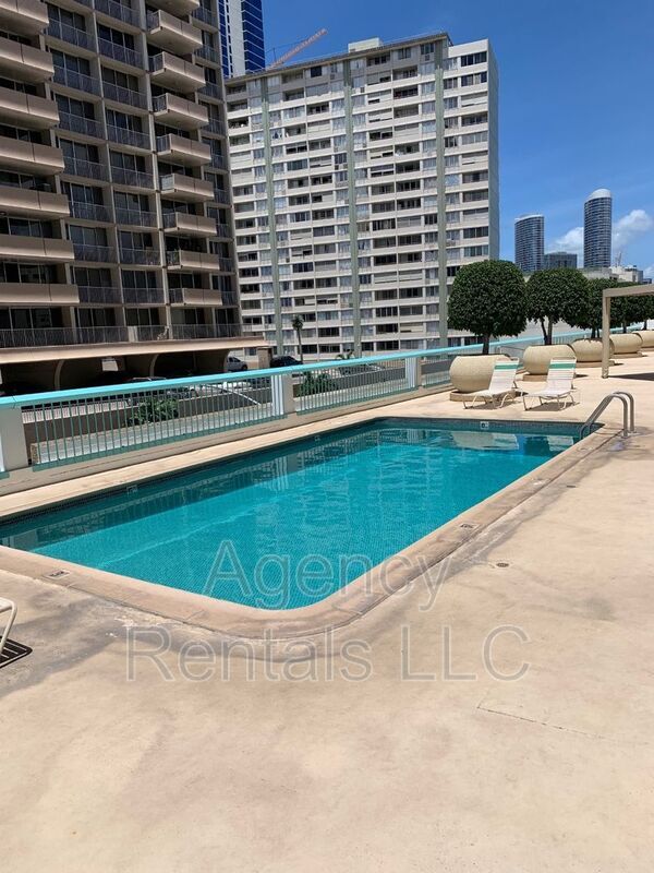 Foto principal - 1560 Kanunu St