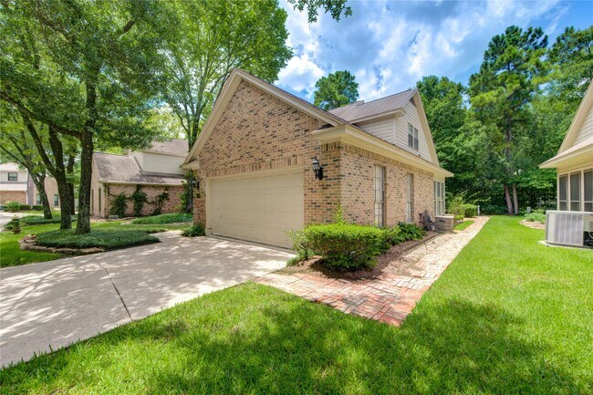 Foto del edificio - 25 Fairway Oaks Pl