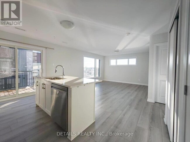Building Photo - 1503 Creekway Private