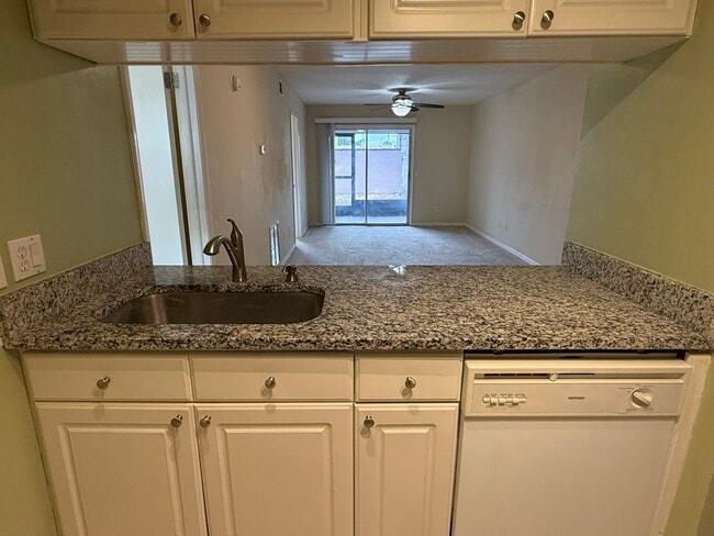 Building Photo - 3802 N Oak Dr