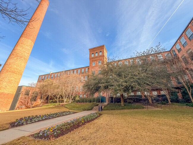 Foto del edificio - 400 Mills Ave