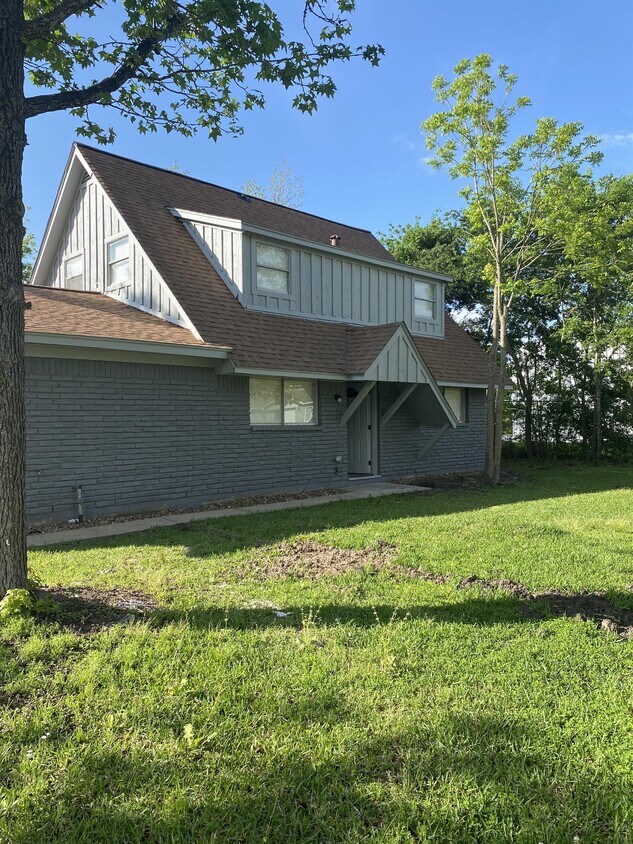 Primary Photo - 2804 Daisy St