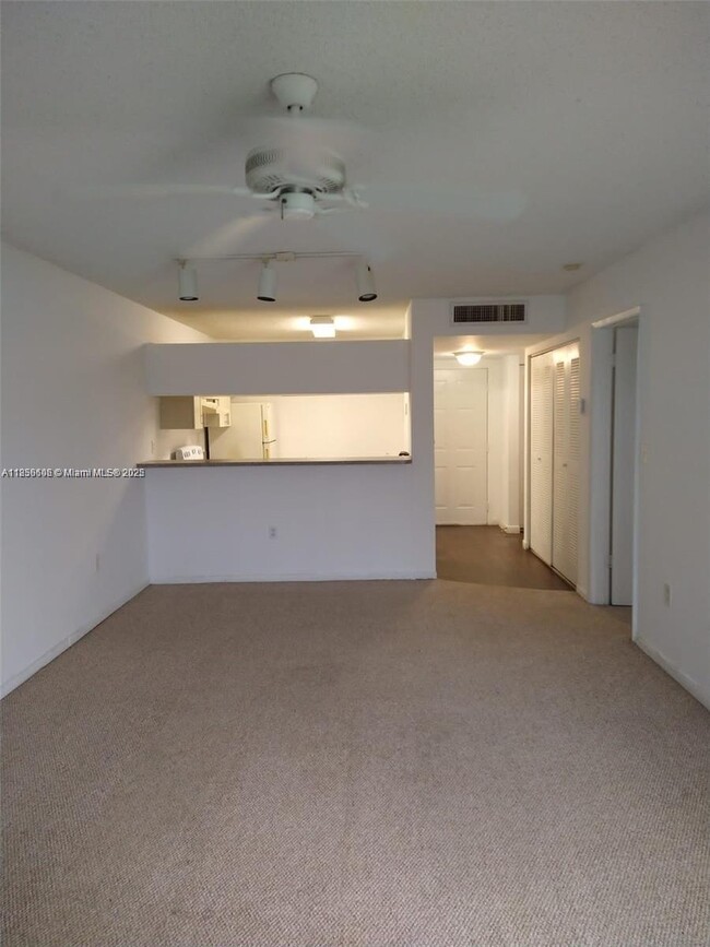 Foto del edificio - 9907 Nob Hill Ln