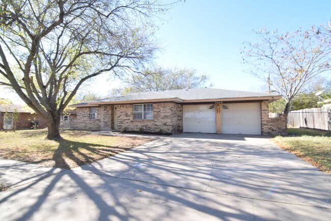 Building Photo - 2409 Tudor Dr