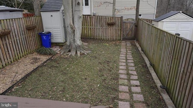 Building Photo - 8033 Green Tree Ct
