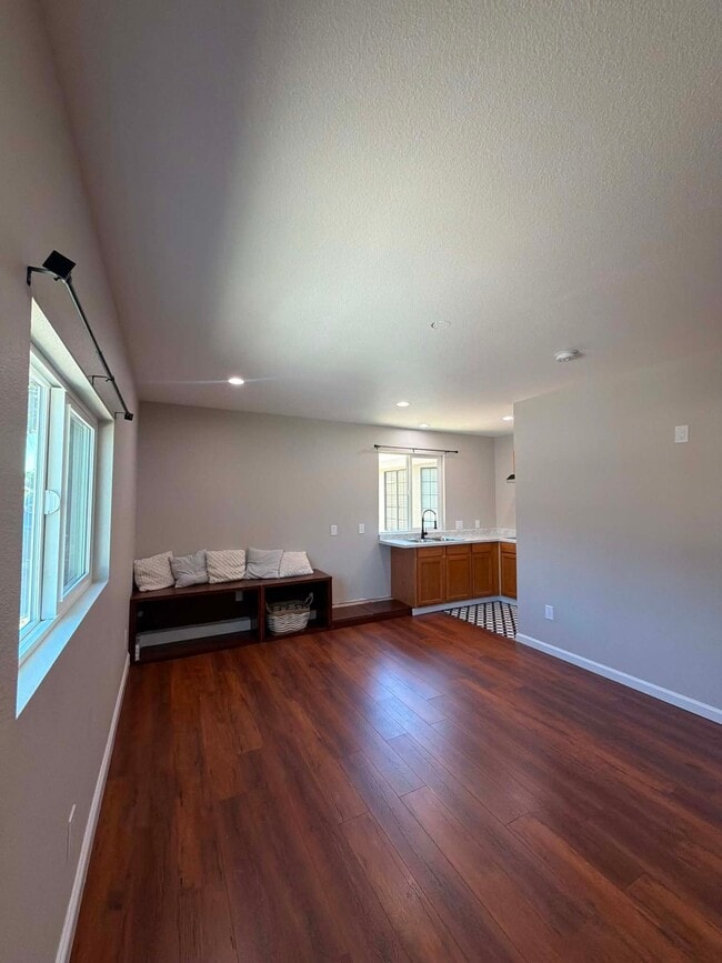 Building Photo - 1300 Dezzani Ln