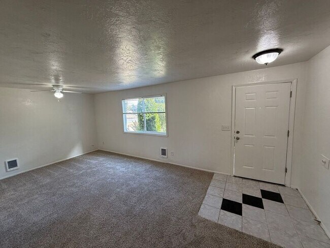 Foto del edificio - 3719 Hawthorne Ave NE