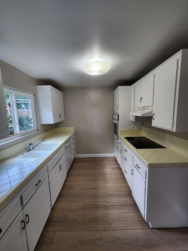 Foto del edificio - 2 bed/1 bath Condo in Cardiff - West of I-5