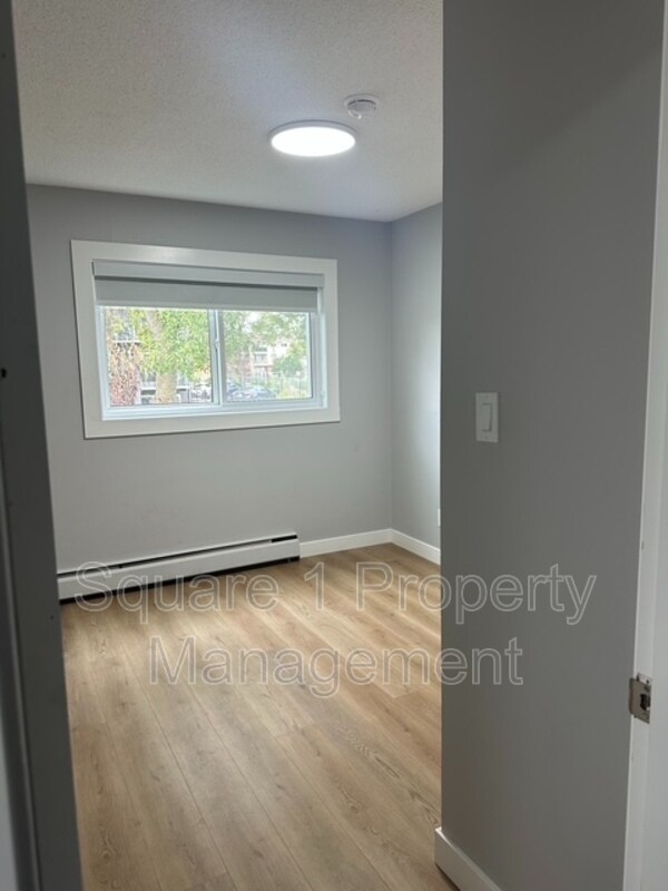 Building Photo - 11042 128 St NW