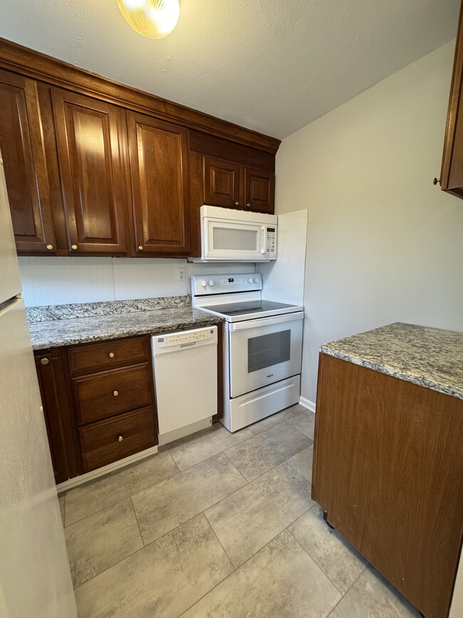 Building Photo - 144 E Main St