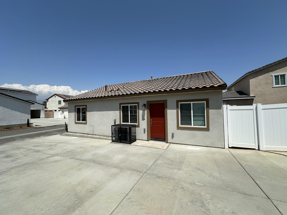 Primary Photo - 2266 W Mill St
