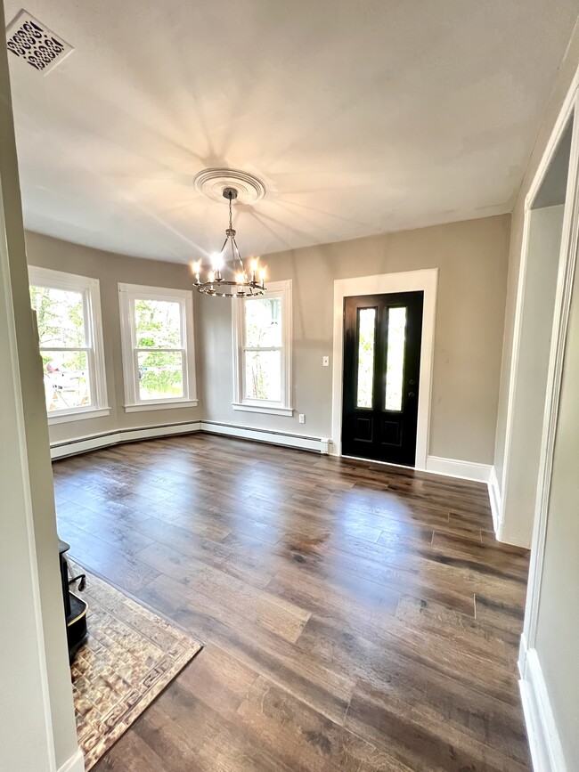 Formal dining room - 231 Wierimus Rd