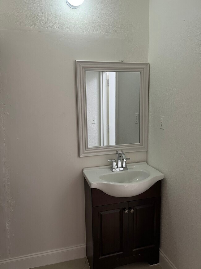 Foto del edificio - 8421 S Orange Blossom Trl