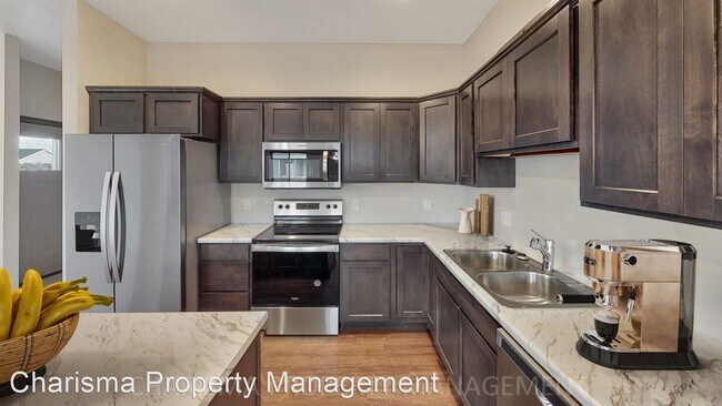 Building Photo - 3 br, 2.5 bath House - 225 E Ivy Road  - 2...